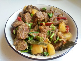 土豆炖牛肉的做法