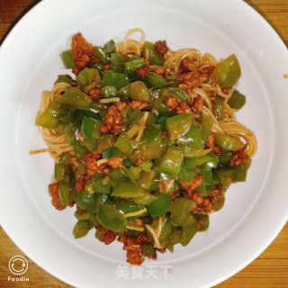青椒肉末焖面的做法