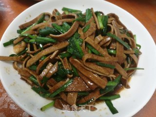卤豆干和韭菜的约会的做法