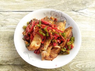 双椒豆瓣边鱼块的做法