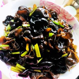 芹菜黑木耳的做法