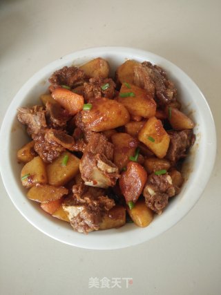 胡萝卜土豆烧排骨的做法