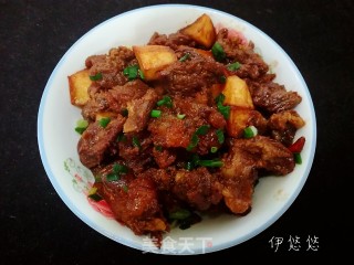 家常菜一一土豆烧牛腩的做法
