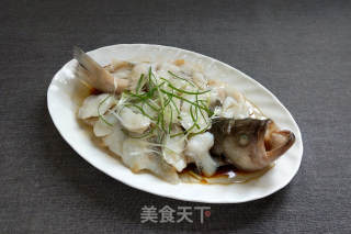 葱油鲈鱼的做法