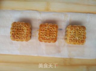 蛋黄莲蓉月饼的做法