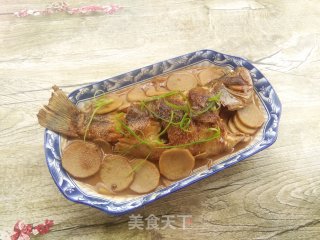 芋头烧鲈鱼的做法