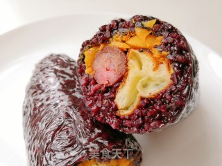 黑糯米蒸饭包油条的做法