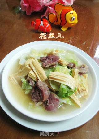 腐竹腊鸭腿煮包心菜的做法