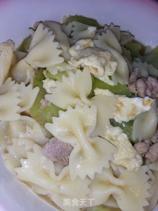 鸡蛋肉片丝瓜蝴蝶粉的做法
