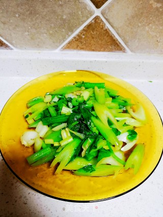 素炒芹菜的做法