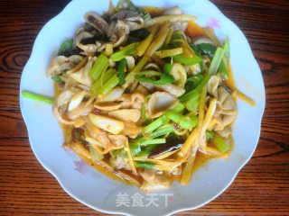 爆炒子姜肥肠的做法