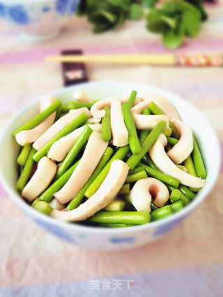 蒜薹爆鱿鱼的做法
