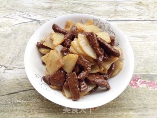 土豆片炒牛肉的做法