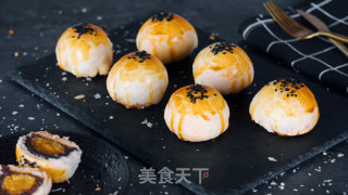 蛋黄酥【初味日记】的做法
