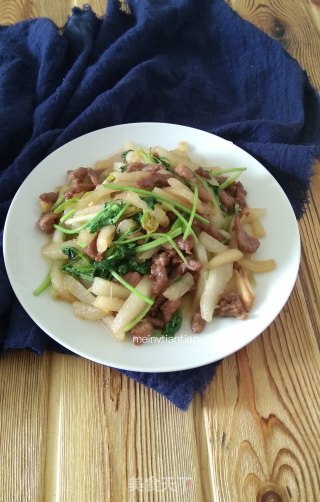 雪梨香菜炒肉丝的做法