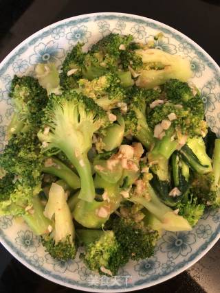 虾酱西兰花的做法