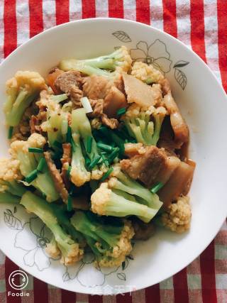 花菜炒五花肉的做法