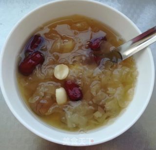 银耳莲子红枣羹的做法