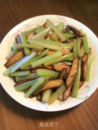 香干炒芹菜的做法