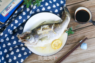 清蒸鲈鱼的做法