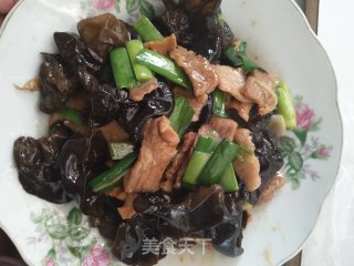 木耳炒肉片的做法