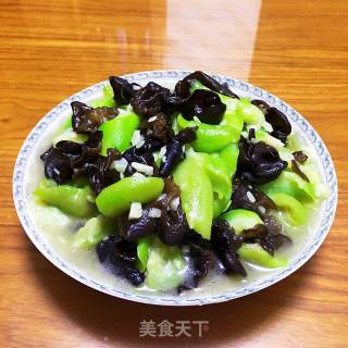 木耳炒丝瓜的做法