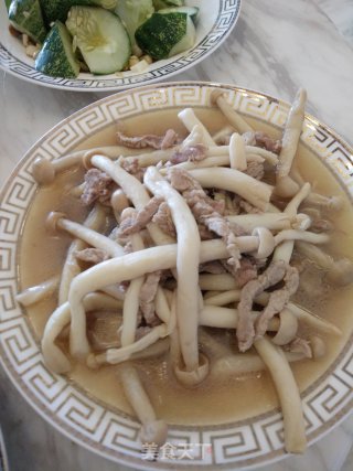 美味蟹味菇炒肉的做法