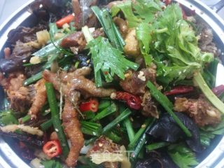 干锅排骨鸡爪的做法