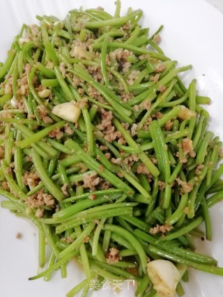 肉末炒红薯梗的做法