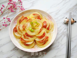 土豆蒸腊肠的做法