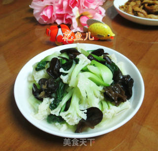 黑木耳青菜炒花菜的做法