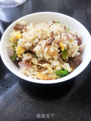 【彩蔬牛肉炒饭】—懒人滴最爱！的做法