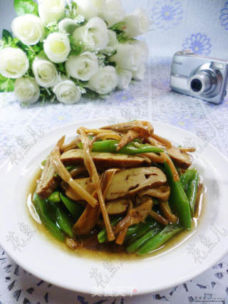 黄花菜油豆角炒香干的做法