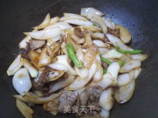 洋葱炒肉片的做法