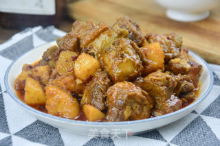 土豆烧排骨的做法