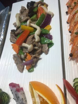 洋葱木耳青椒炒牛肉的做法