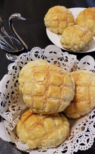 奶黄菠萝包的做法