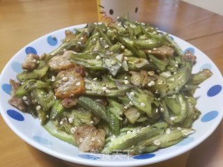 秋葵炒肉的做法