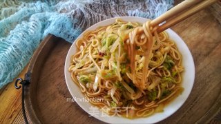 白菜炒土豆粉的做法