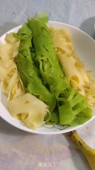 双色菠菜鸟巢卷的做法