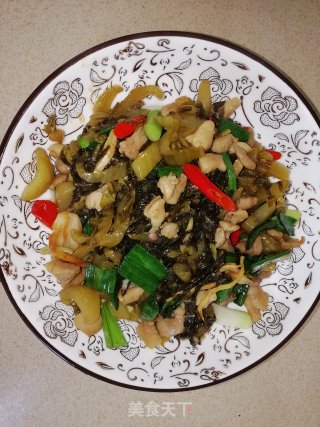 酸菜炒鸡腿的做法