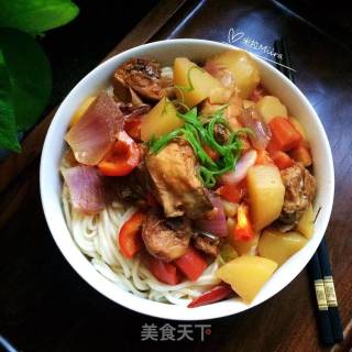 鸡块土豆拌面的做法