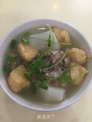 白萝卜油豆腐龙骨汤的做法