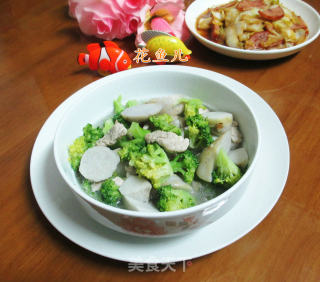 里脊肉西兰花煮芋艿的做法