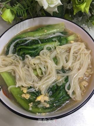 生菜鸡蛋热汤面的做法