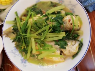 香芹煮黄花鱼的做法