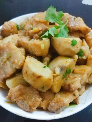 香芋焖五花肉的做法
