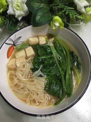 豆腐青菜热汤面的做法