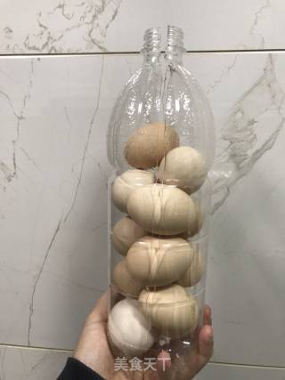用饮料瓶装鸡蛋的做法
