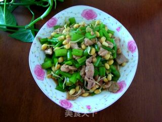 芹菜黄豆芽炒肉的做法